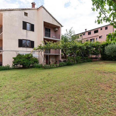 Apartment Milka Ровінь Екстер'єр фото