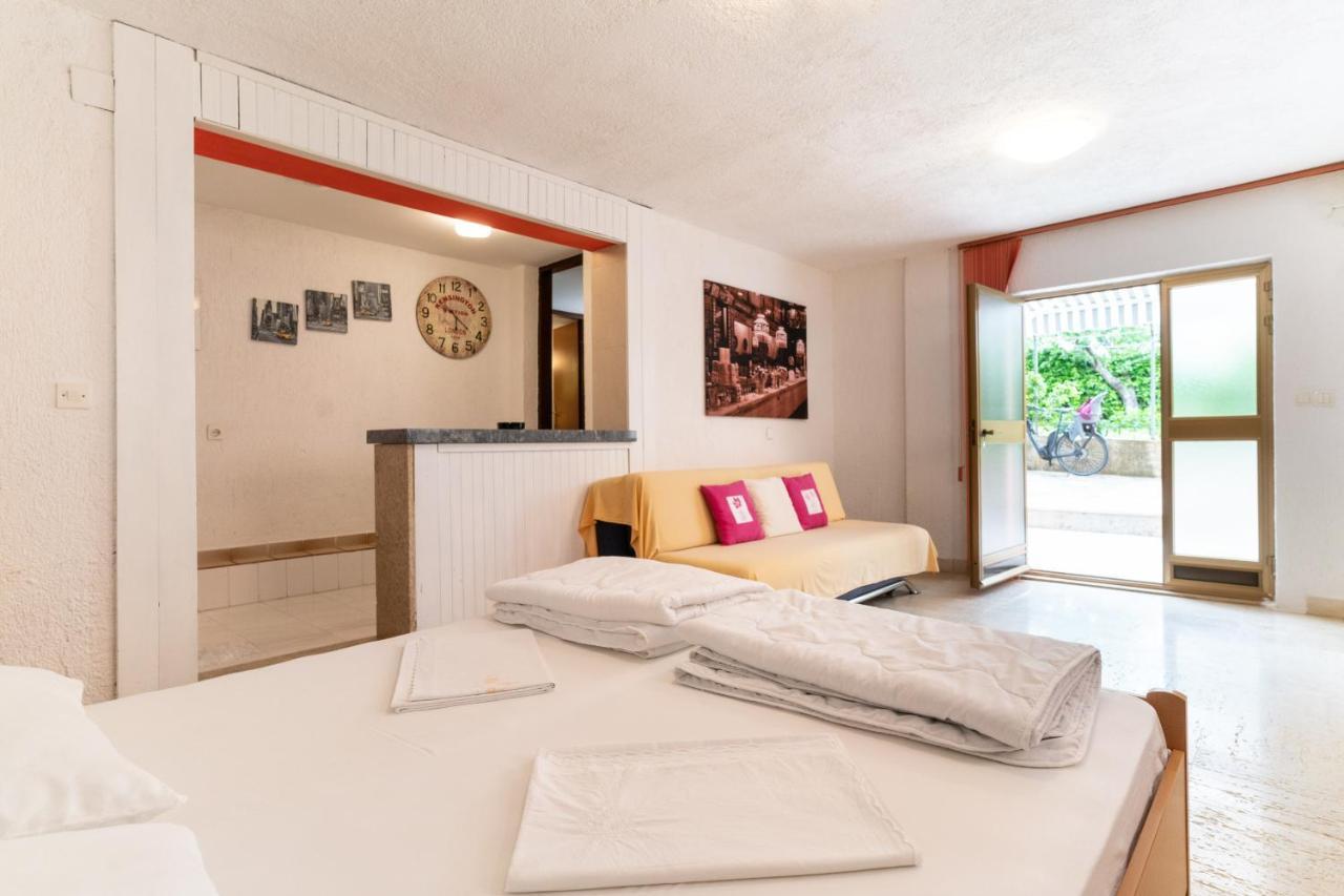 Apartment Milka Ровінь Екстер'єр фото