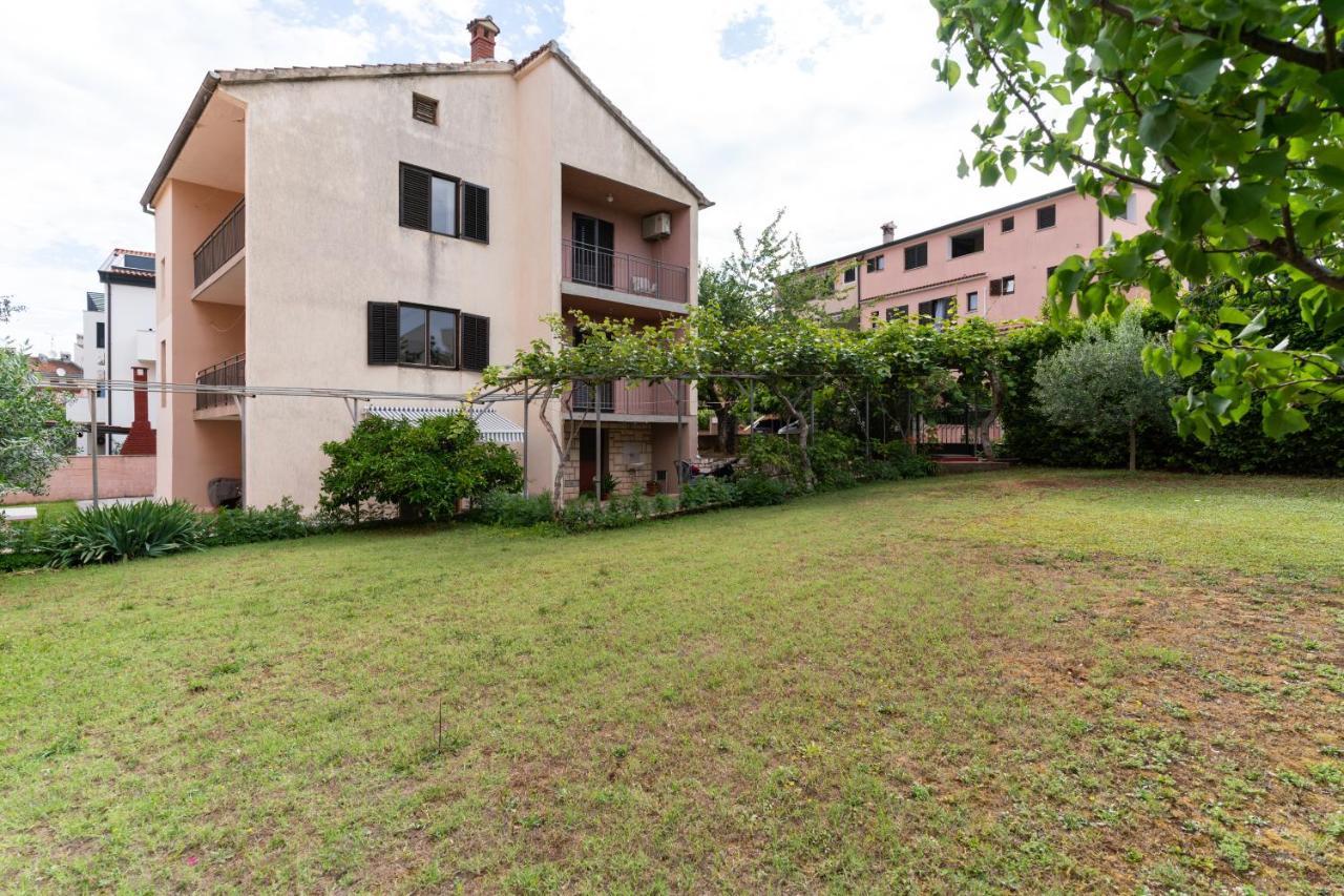 Apartment Milka Ровінь Екстер'єр фото