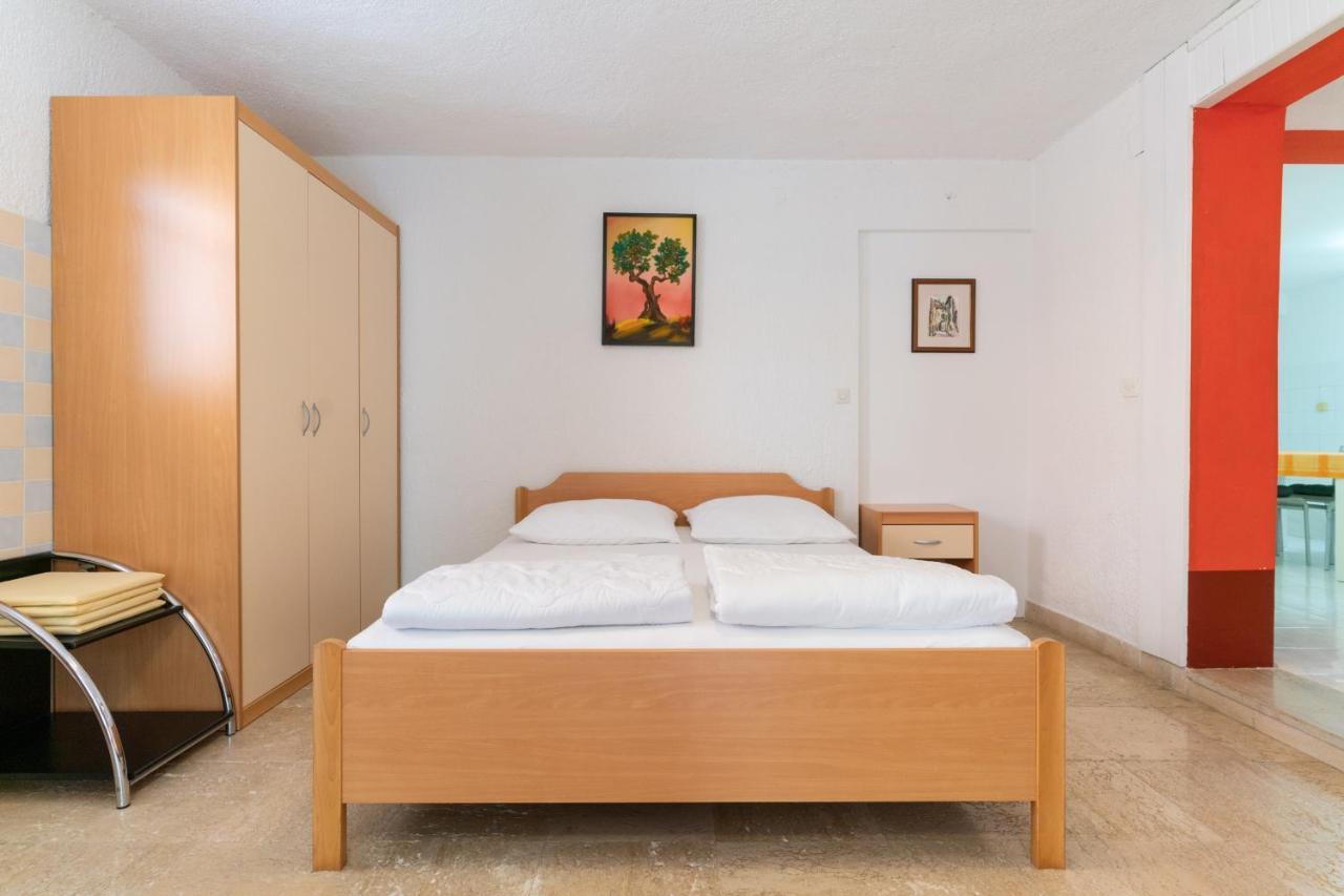 Apartment Milka Ровінь Екстер'єр фото